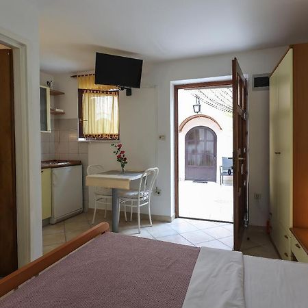 Casa Di Nives Apartment คิร์ก ภายนอก รูปภาพ