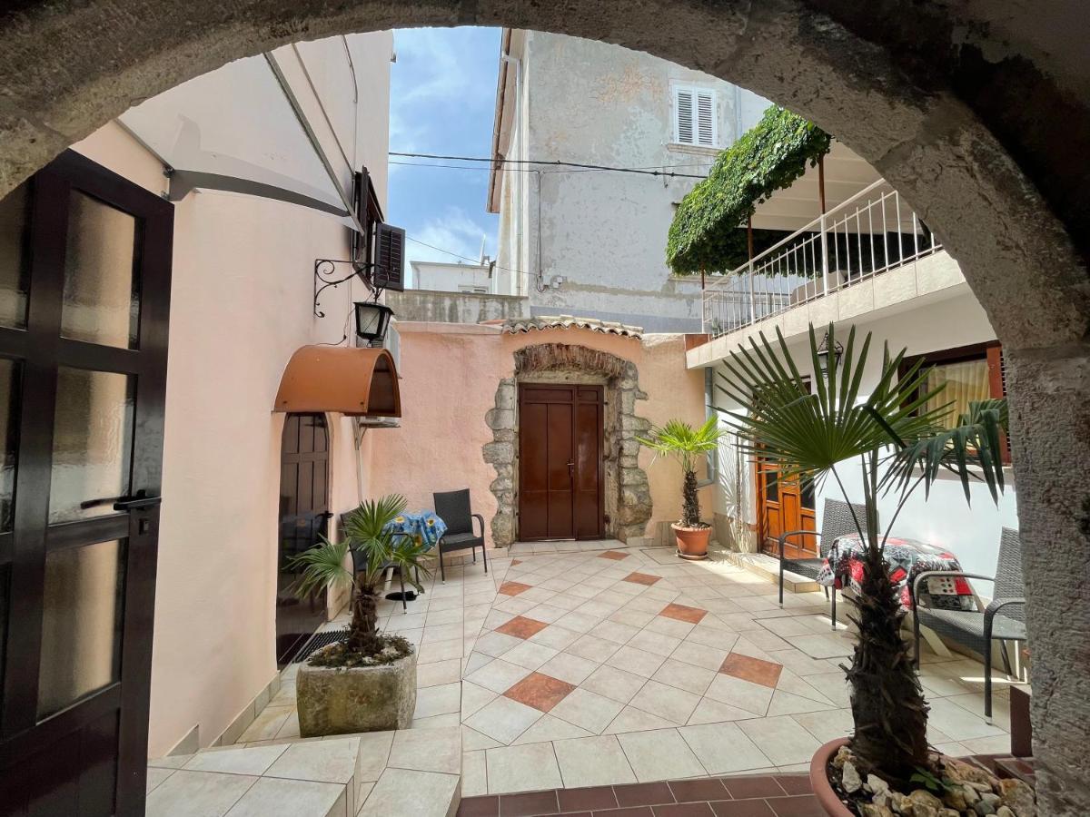 Casa Di Nives Apartment คิร์ก ภายนอก รูปภาพ