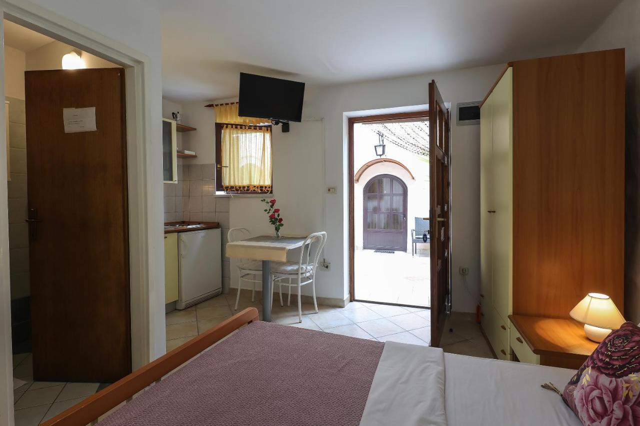 Casa Di Nives Apartment คิร์ก ภายนอก รูปภาพ