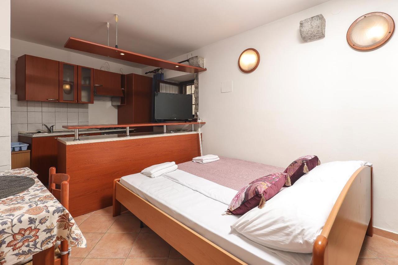 Casa Di Nives Apartment คิร์ก ภายนอก รูปภาพ