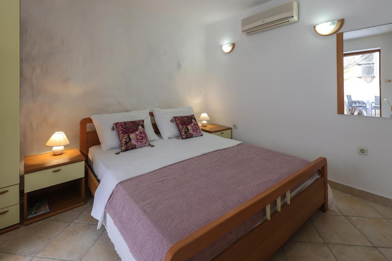 Casa Di Nives Apartment คิร์ก ภายนอก รูปภาพ