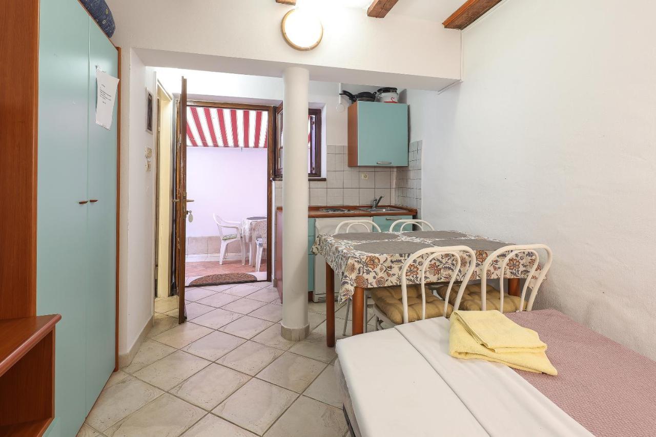 Casa Di Nives Apartment คิร์ก ภายนอก รูปภาพ